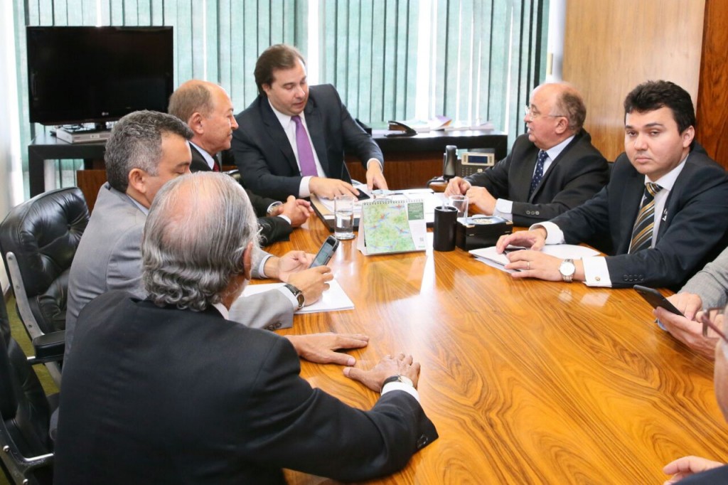 Presidente da ZPE, Paulo Cardoso, presidente da Abrazpe, Helson Braga, e deputado Júlio César em audiência com o presidente da Câmara, deputado Rodrigo Maia. 